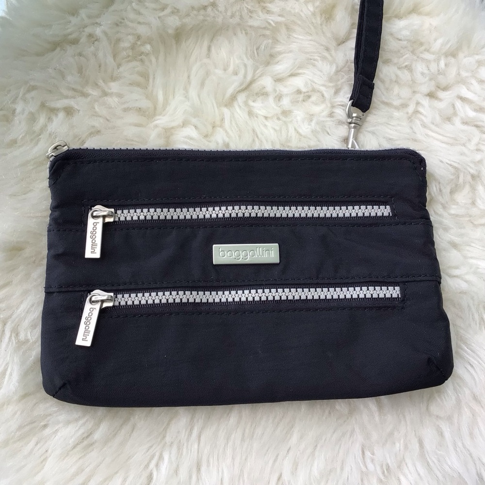 Baggallini Black Wristlet with Dual-Zip Front Pockets Top Zip Strap Nylon